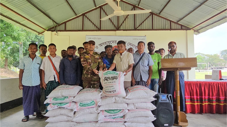 বান্দরবানে দুস্থ ও অসহায়দের পাশে সেনাবাহিনী