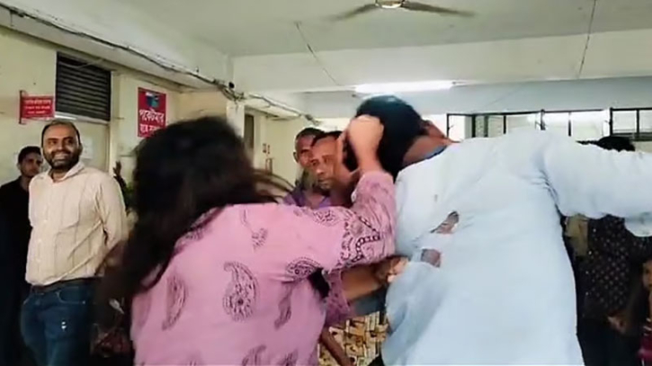 হাসপাতালে স্বামীকে মারধরের ভিডিও সামাজিক যোগাযোগমাধ্যমে
