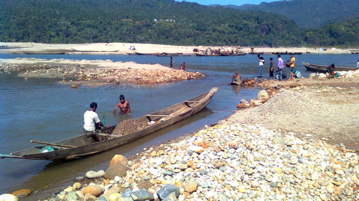 জাফলংয়ে পাথর লুটের ঘটনায় মামলা, আসামি অজ্ঞাত