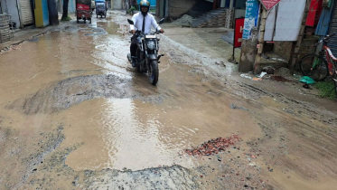 মাদারীপুর পৌর সভার প্রধান সড়কের বেহাল দশা