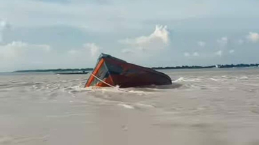 দৌলতদিয়ায় পদ্মার স্রোতে বালুবাহী বাল্কহেড ডুবি