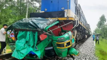 রামুতে কক্সবাজার এক্সপ্রেসের ধাক্কায় সিএনজির ৪ যাত্রী নিহত