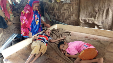 একই পরিবারে দুই প্রতিবন্ধী; বৃদ্ধ বাবা-মায়ের মানবেতর জীবন