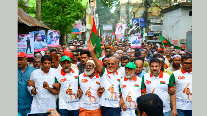 গণ-অভ্যুত্থানের বর্ষপূর্তিতে পিরোজপুরে বিএনপির বিজয় শোভাযাত্রা