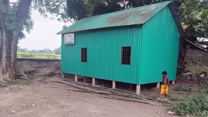 বিদ্যালয়ের খেলার মাঠ দখল করে ক্লাবঘর নির্মাণের অভিযোগ