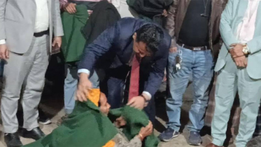 রাতে শীতার্তদের কম্বল দিলেন চাঁদপুরের ডিসি