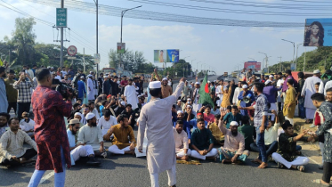 হাদির হত্যার বিচারের দাবিতে ঢাকা-চট্টগ্রাম মহাসড়ক অবরোধ
