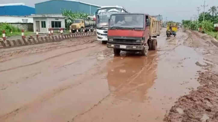 খুলনা-যশোর মহাসড়কের বেহাল দশা