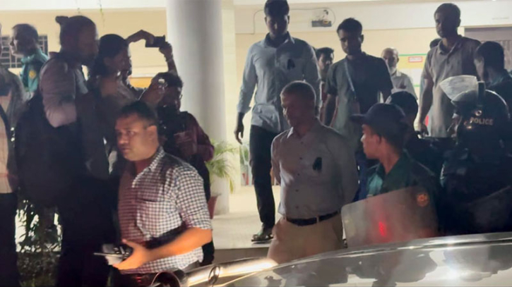 সেনা-র‍্যাব-পুলিশের পাহারায় মাইলস্টোন ছাড়লেন দুই উপদেষ্টা