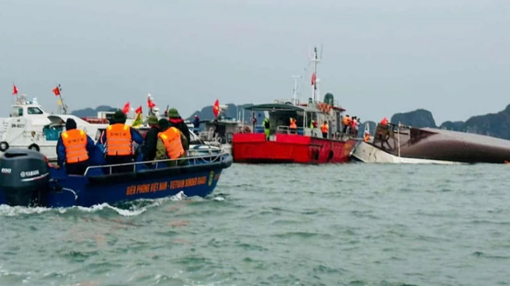ভিয়েতনামে পর্যটকবাহী নৌকা ডুবে ৩৪ মৃত্যু