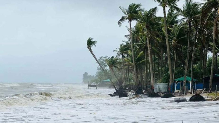 বঙ্গোপসাগর উত্তাল, চার দিন যোগাযোগবিচ্ছিন্ন সেন্টমার্টিন