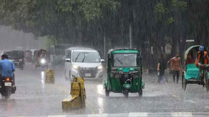 ঢাকায় রাতভর ৫০ মিলিমিটার বৃষ্টি, ঝরবে আজও