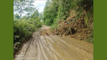 পাহাড়ধসে মারিশ্যা-দীঘিনালা সড়ক সাময়িক বন্ধ