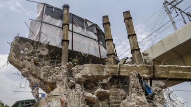 প্রজন্ম চত্বরের ত্রিকোণ স্থাপনা ভাঙল ডিএসসিসি