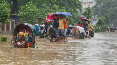 বৃষ্টি, জলাবদ্ধতা ও যানজটে নাগরিক দুর্ভোগ