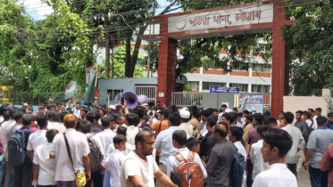 পটিয়া থানা ঘেরাও করেছেন বৈষম্যবিরোধীরা, ওসির অপসারণ দাবি