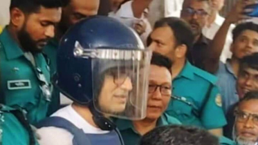 দেশটাকে পুড়িয়ে ফেলছে ওরা: ব্যারিস্টার সুমন
