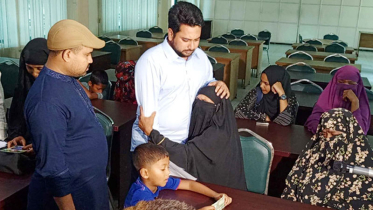 নাহিদকে দেখে কান্নায় ভেঙে পড়লেন শহীদ পরিবারের স্বজনরা