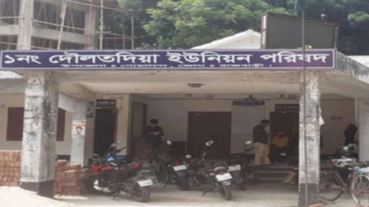 দৌলতদিয়া ইউনিয়ন পরিষদে ভোগান্তির শেষ নেই