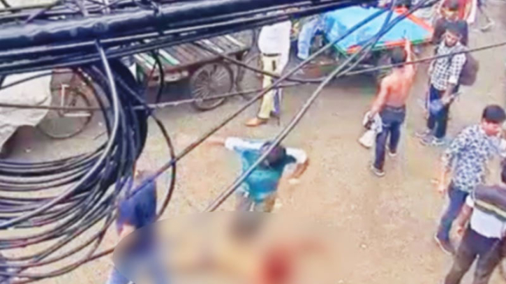 পুরান ঢাকায় প্রকাশ্যে ব্যবসায়ীকে পিটিয়ে হত্যা 