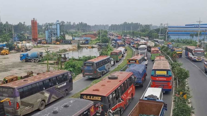 ঢাকা-টাঙ্গাইল মহাসড়‌কে থেমে থেমে যানজট