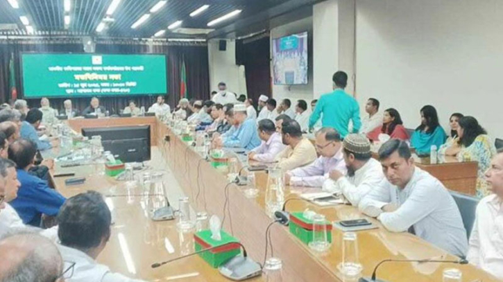 ‘ইসি রেফারি; যারা খেলবে খেলুক, জিতবে জিতুক’