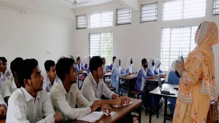 ছুটি শে‌ষে খুলেছে স্কুল, স্বাস্থ্যবিধির সুরক্ষা হচ্ছে না