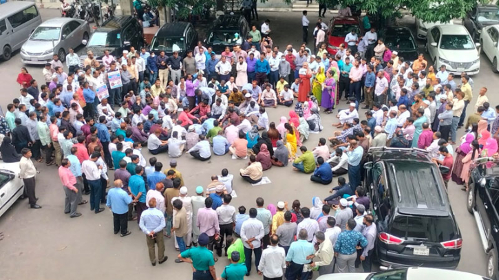 সচিবালয়ে চাকরি অধ্যাদেশ বাতিলের দাবিতে টানা পঞ্চমদিন বিক্ষোভ