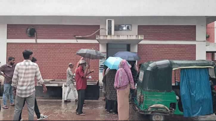 পারিবারিক কলহে গৃহবধূ খুন, স্বামী ও শ্বশুর আটক 