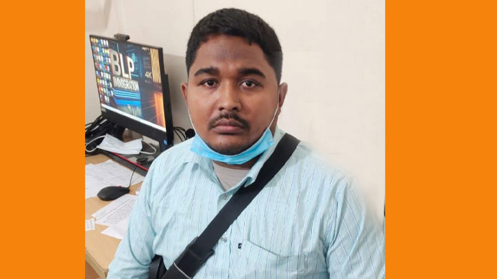 ভারতে পালানোর সময় বেনাপোল ইমিগ্রেশনে একাধিক মামলার আসামি আটক