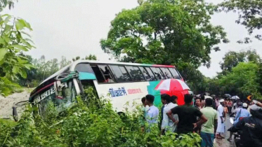 ঠাকুরগাঁওয়ে বাস-থ্রি-হুইলারের সংঘর্ষে বাবা ও মেয়ে নিহত 