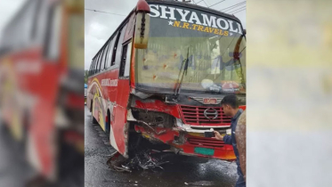 মোটরসাইকেলকে চাপা দিয়ে আধা কিমি নিয়ে গেল বাস, নিহত ২