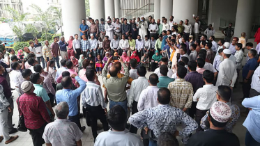 চাকরি অধ্যাদেশ বাতিলের দাবিতে সচিবালয়ে ফের বিক্ষোভে কর্মচারীরা