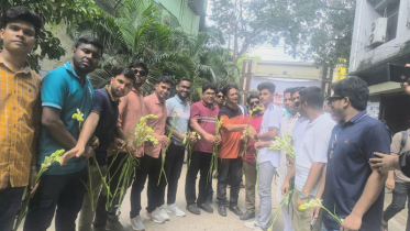 নবীন শিক্ষার্থীদের ফুলেল শুভেচ্ছায় বরণ করলো জবি ছাত্রদল