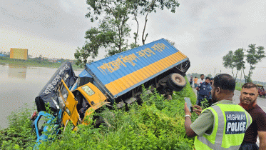 উদ্ধার অভিযানে গিয়ে পুলিশই দুর্ঘটনার শিকার 
