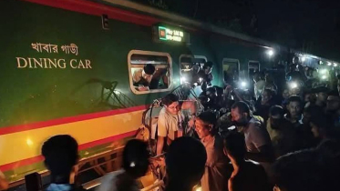 পর্যটক এক্সপ্রেসের ধাক্কায় সিএনজি উল্টে প্রাণ গেল তিনজনের