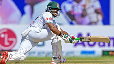 বিপর্যয় সামলে ঘুরে দাঁড়াল বাংলাদেশ