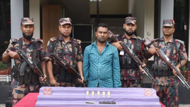 যশোরে জুতার সোল থেকে স্বর্ণের বার উদ্ধার, চোরাকারবারি আটক