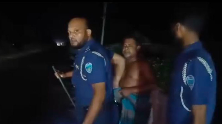 নিজেকে নবী দাবি, কুমিল্লার দেবিদ্বারে যুবক আটক