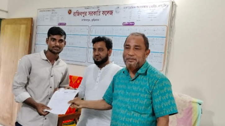 ঢাকা এক্সপ্রেসে সংবাদ প্রকাশের পর এডমিট কার্ড পেল এইচএসসি পরীক্ষার্থী