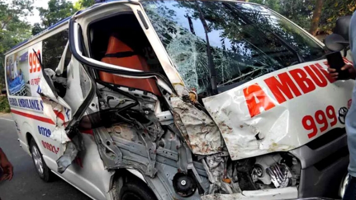 যশোরে অ্যাম্বুলেন্স-ভ্যানের সংঘর্ষে শিশুসহ নিহত ৩