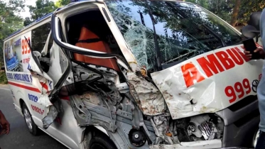 যশোরে অ্যাম্বুলেন্স-ভ্যানের সংঘর্ষে শিশুসহ নিহত ৩