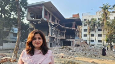 ভাঙা ৩২ নম্বর বাড়িতে দাঁড়িয়ে কী ভাবছেন ন্যানসি