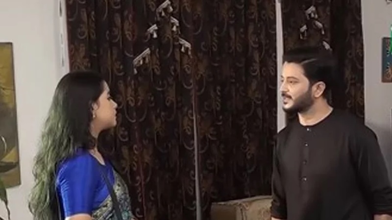 ‘আবার হঠাৎ বৃষ্টি’ সিনেমার দৃশ্যে রাফিদা ও সাদী, ছবি: সংগৃহীত