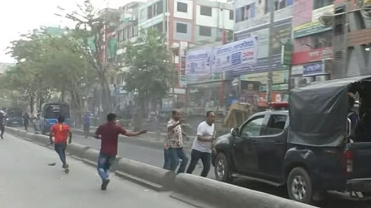 নারায়ণগঞ্জে আইভীকে গ্রেপ্তারের পর পুলিশের গাড়িবহরে হামলা