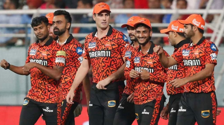 টস জিতে ফিল্ডিংয়ে হায়দরাবাদ