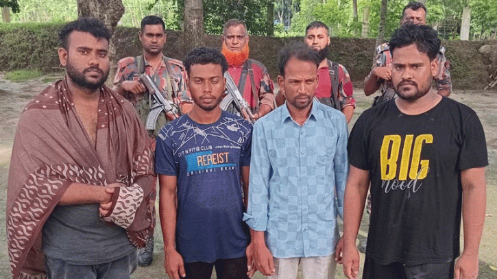 সীমান্তে নারী-শিশুসহ আটক ১৬ 