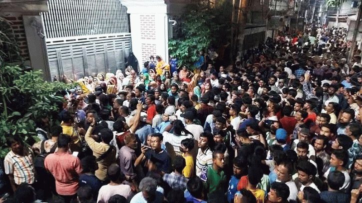 আইভীকে গ্রেপ্তারে বাধা ও হামলা, ২৫২ জনের বিরুদ্ধে মামলা