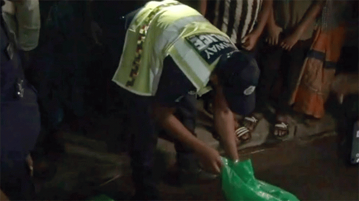 মহাসড়কে পড়ে ছিলো পলিথিনে মোড়ানো কাটা হাত 