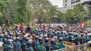 কাকরাইল মোড়ে পোশাক শ্রমিকদের অবস্থান